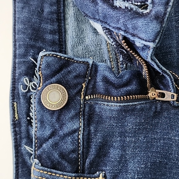 American Eagle  Women's Stretch Blue Dark Wash Denim Jean Shorts Size 2 - Picture 5 of 15